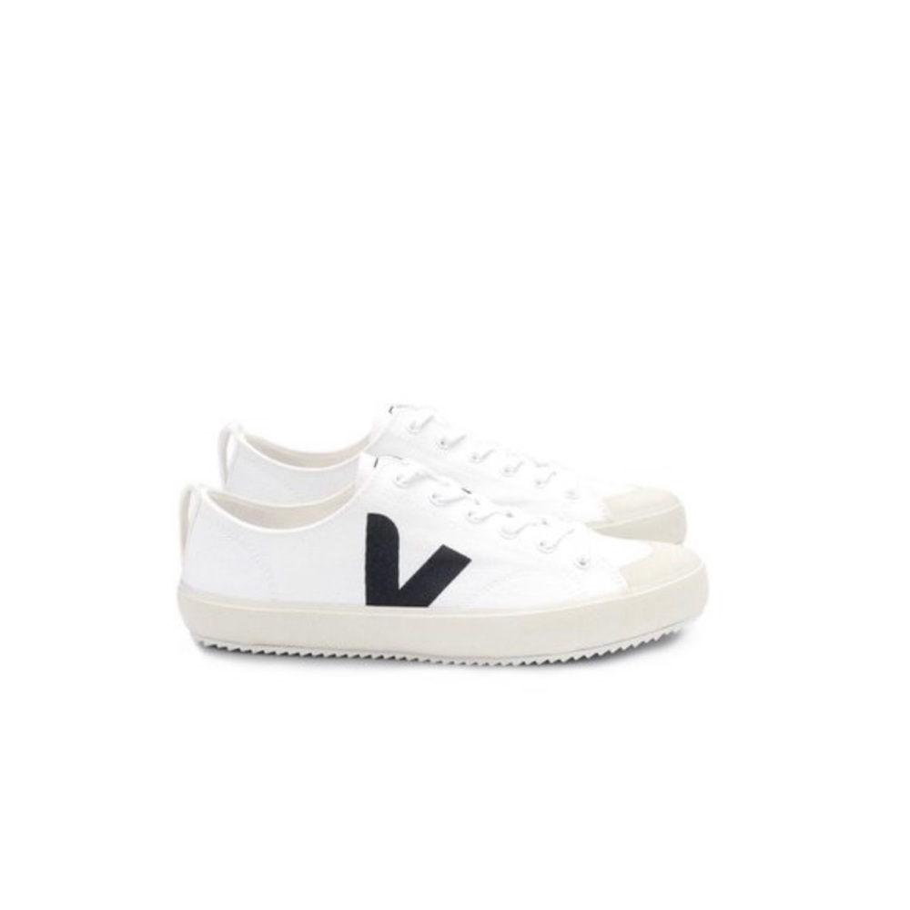 VEJA Nova Sneakers NWOT